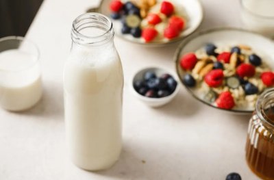 不是牛奶喝不起, 沂泳泉負(fù)氧離子生態(tài)液更有性價(jià)比